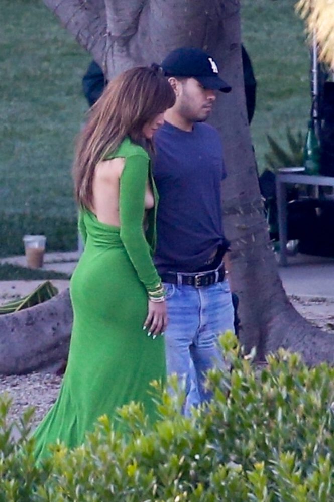 Sizzling Jlo Photo Shoot Side Boob Big Ass