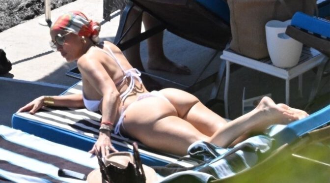 Beyond Sexy: Jennifer Lopez’s Big Ass and Boobs Shine in Thong Bikini Pics!