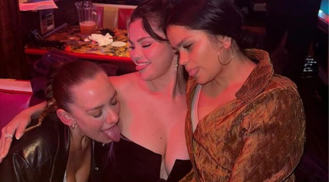 Selena Gomez Big Boobs Licked By Girl Friend