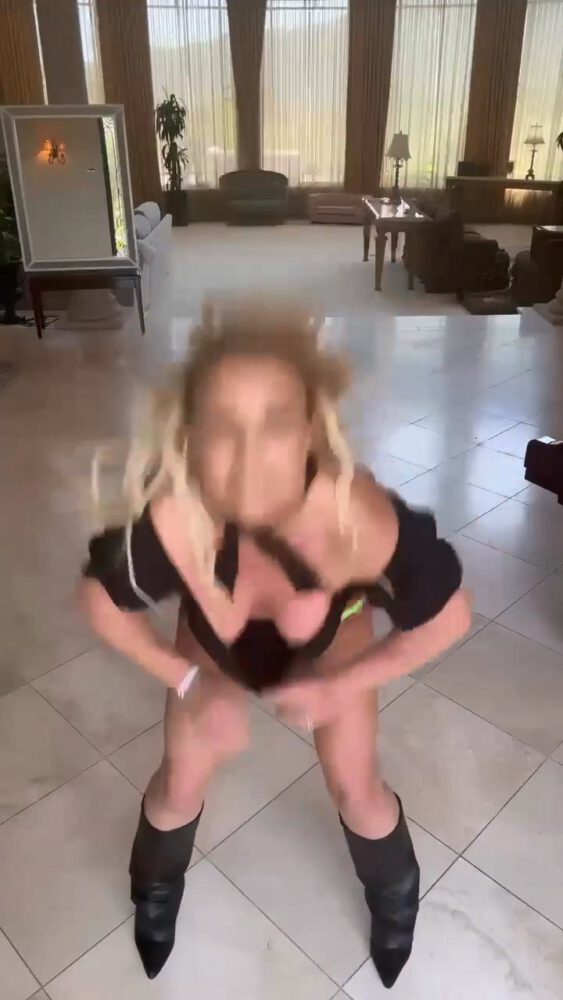 Britney Spears Captivates In A Daring Bikini Dance, Oozing Sensuality. 🔥💃