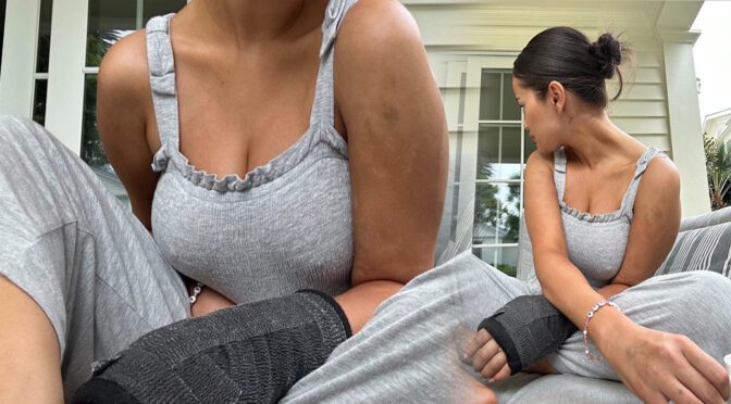 Sultry Selena Gomez: Unleashing Braless Sensation in Gray Top!