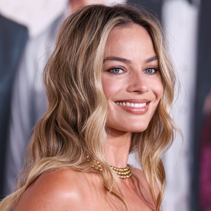 Margot Robbie Saltburn Irresistible Cleavage