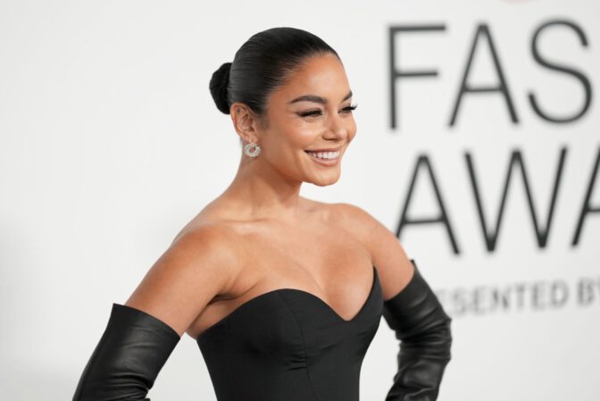 Vanessa Hudgens Cfda Awards Black Dress Cleavage