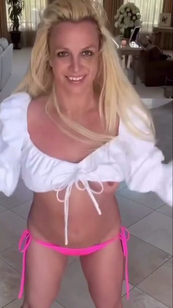 Britney Spears Dance Nipslip Scandal