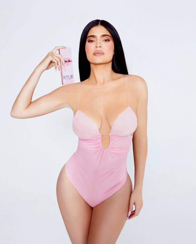 Kylie Jenner Curves Kylie Cosmetic