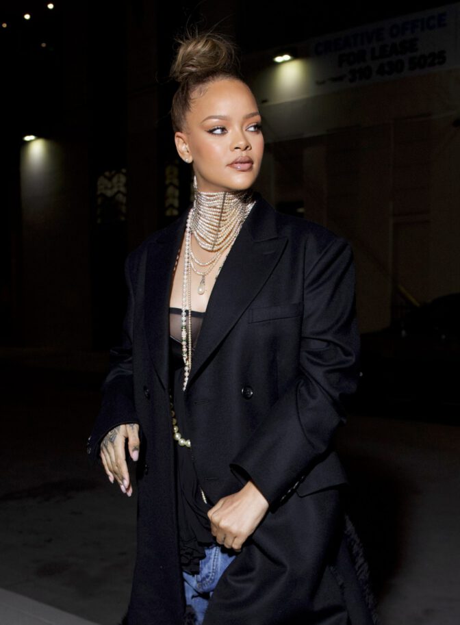 Provocative Beauty Rihanna Boob And Sheer Bra