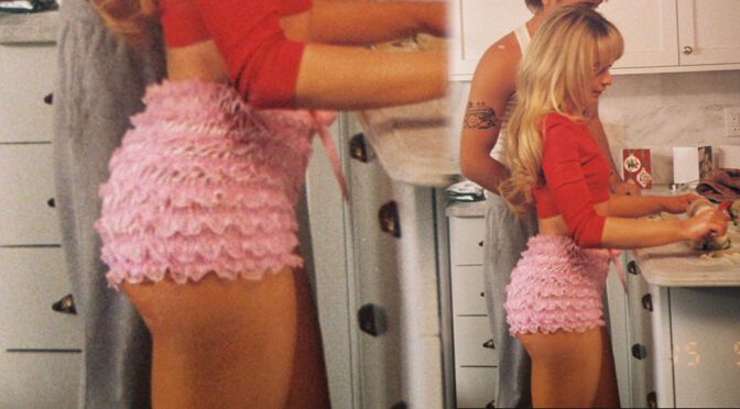 Sabrina Carpenter’s Sexy Ass and Other Sexy Links!