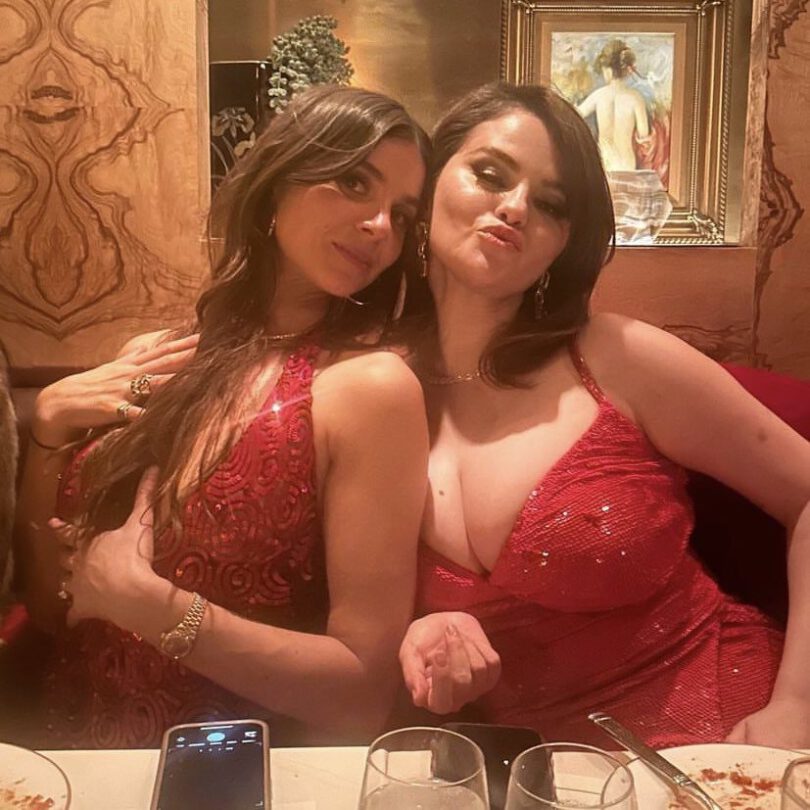 Selena Gomez Spectacular Breasts Big Cleavage Red Dress