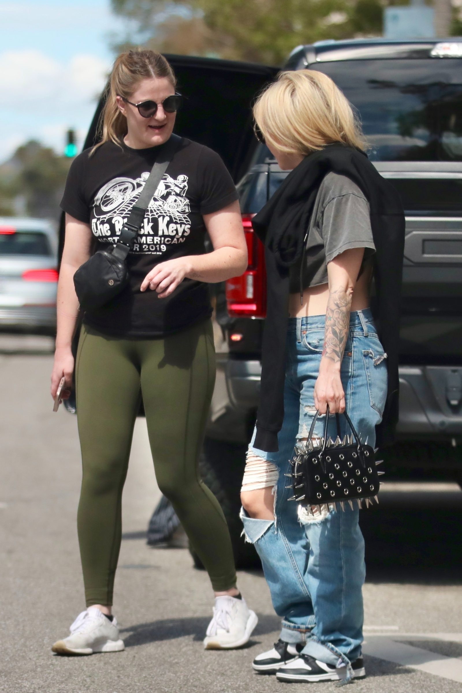 Avril Lavigne Braless Underboob Beverly Hills - Hot Celebs Home