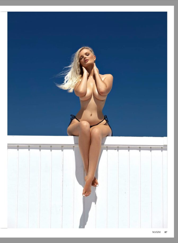 Maxim Slovakia Zienna Sonne Spectacular Breasts