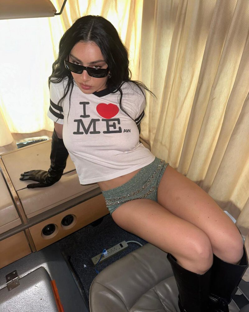 Charli Xcx Sexy