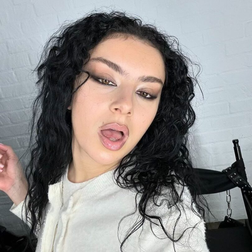 Charli Xcx Sexy