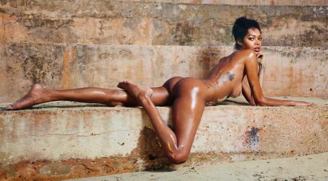 Topless Temptation: Jessica White Flaunts Stunning Body in Erotic Shoot