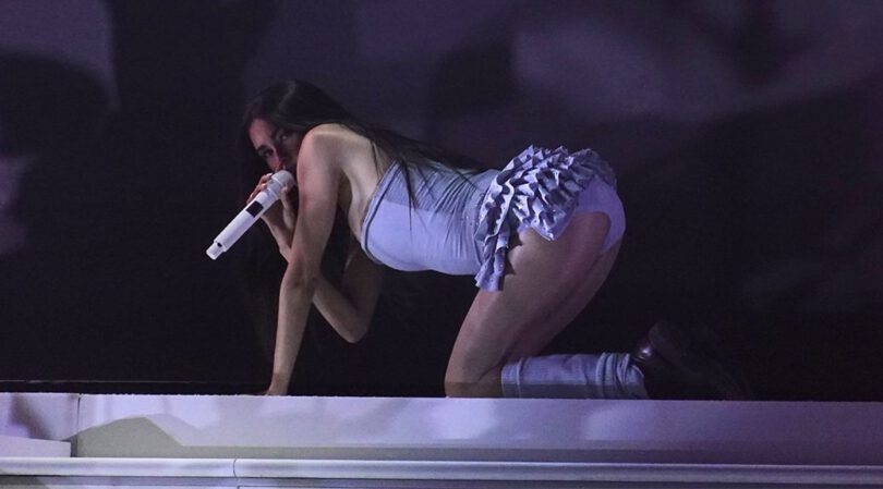 Madison Beer Steams Up the Stage in Vegas: A Leggy, Sexy Extravaganza!