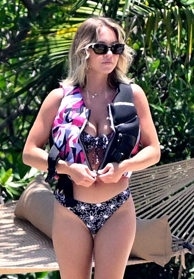 Sydney Sweeney Thong Bikini Big Breasts Perfect Ass