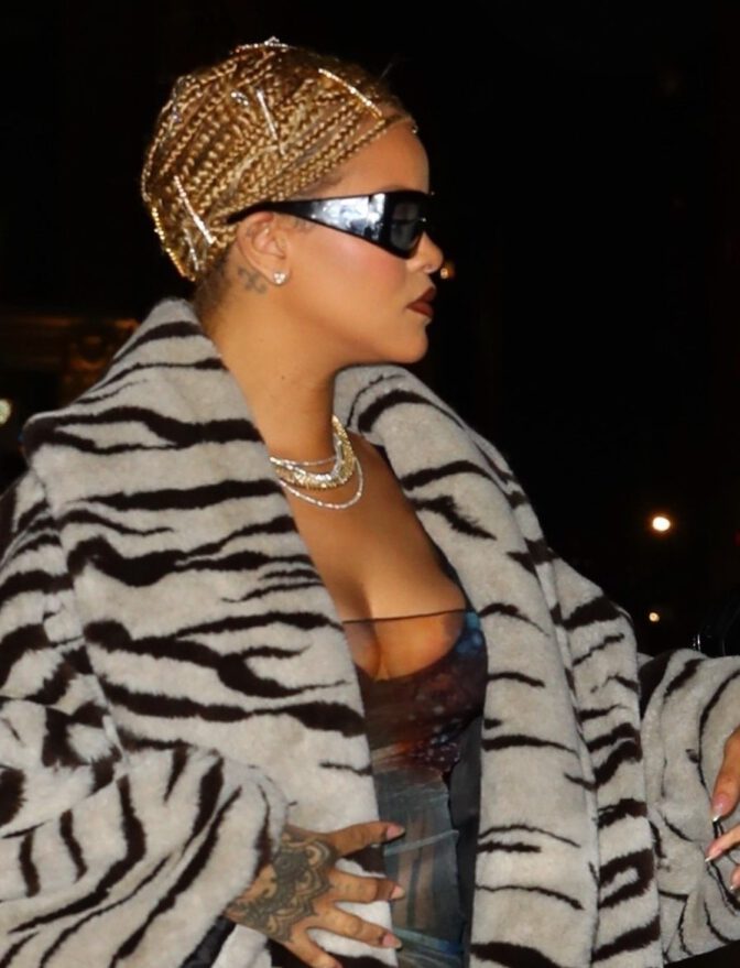Rihanna Nipslip Sexy Cleavage Nyc Party