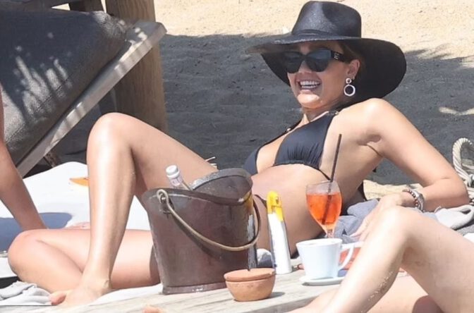 Jessica Alba Sexy Black Bikini Mykonos Booty