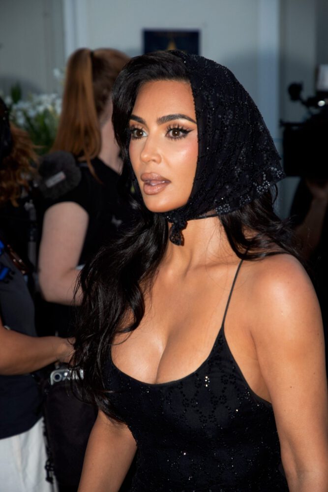 Kim Kardashian Cleavage Curvy Body Andrea Bocelli Concert