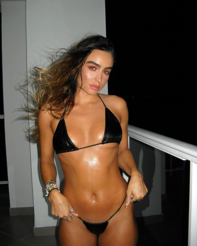 Sommer Ray Sexy Thong Bikini Big Booty