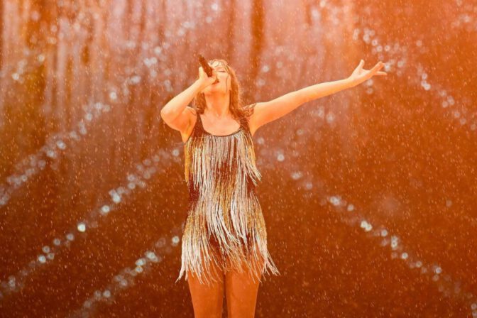 Taylor Swift Sexy Wet Hamburg Performance