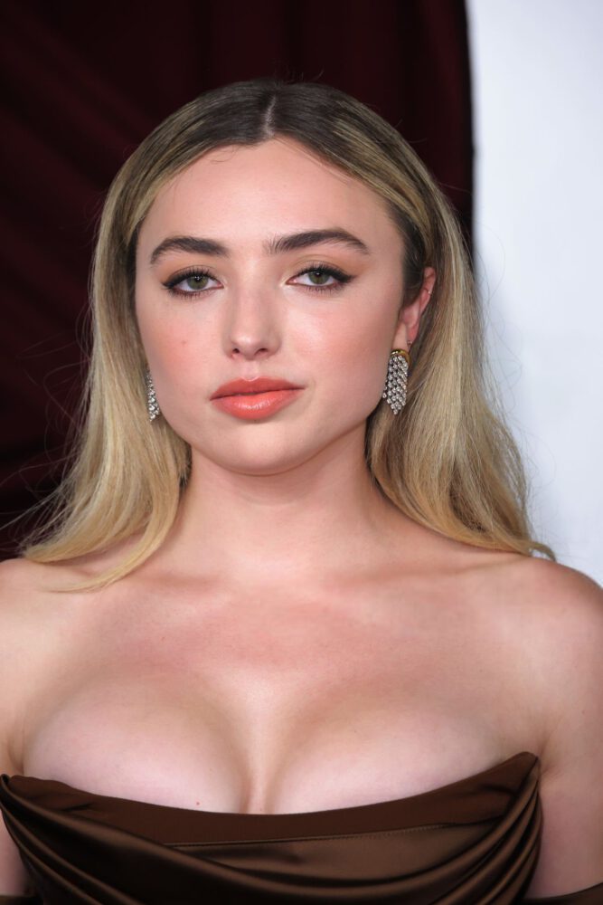 Peyton List Sexy Cleavage Glamour Awards