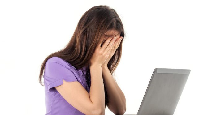 Breaking the Ice: Tips for Starting a Conversation with Strangers Online