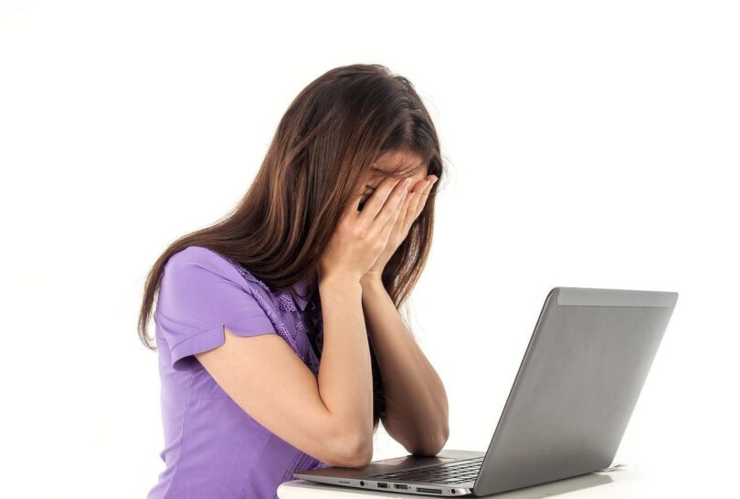 Breaking the Ice: Tips for Starting a Conversation with Strangers Online