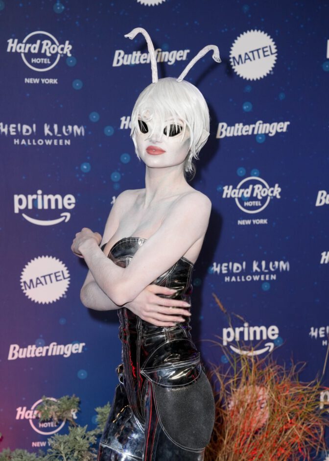 Leni Klum Alien Look Cleavage Boobs Halloween Nyc