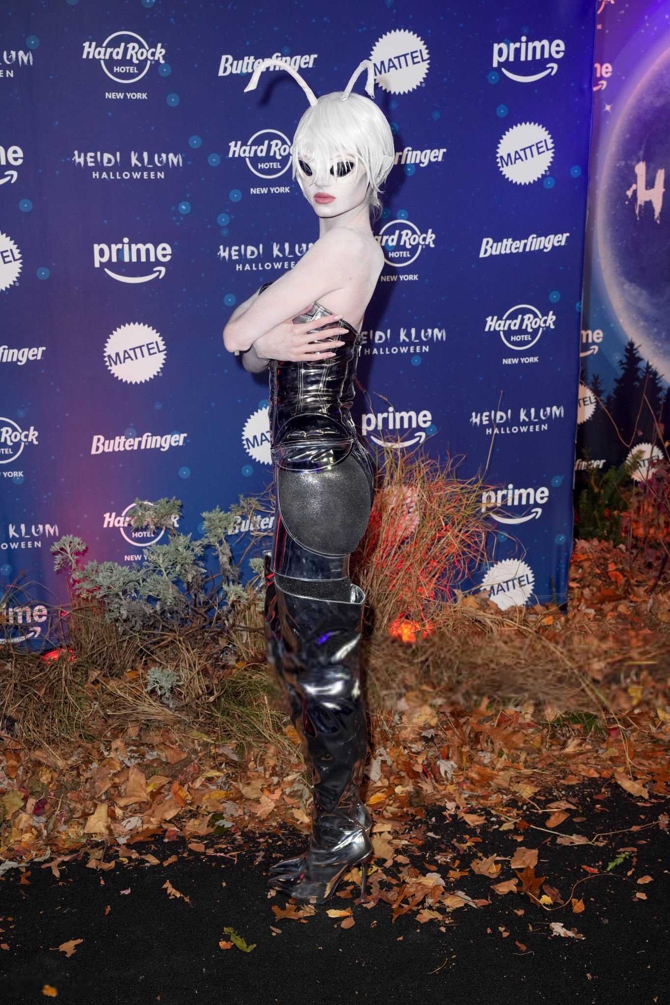 Leni Klum Alien Look Cleavage Boobs Halloween Nyc