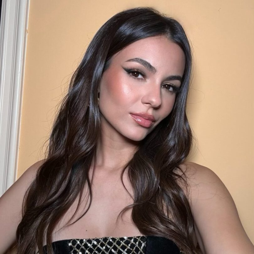 Victoria Justice Mini Dress Stockings Legs Night Look