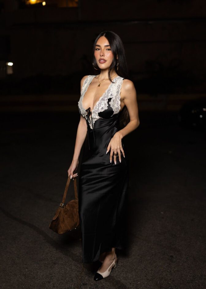 Madison Beer Sexy Cleavage Boobs