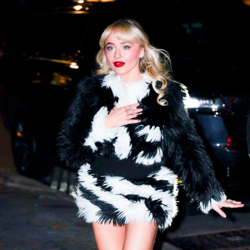 Sabrina Carpenter Sexy Legs Cleavage Premiere Nyc