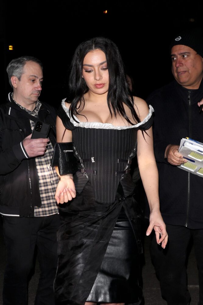Charli Xcx Big Boobs Sexy Cleavage La Party