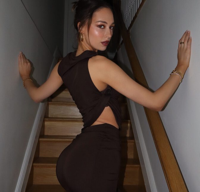 Elsie Hewitt Sensual Black Bra Cleavage