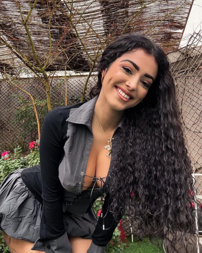 Malu Trevejo Sexy Cleavage Curves