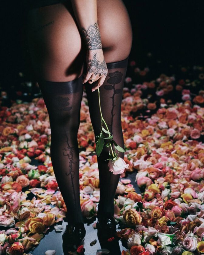 Rihanna Sexy Les Roses Booty Boobs Fenty