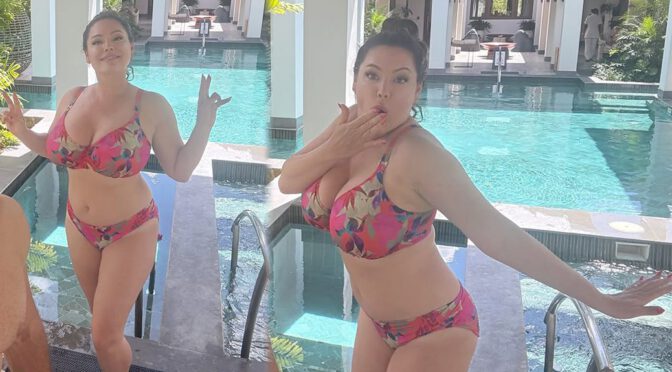 Kelly Brook Huge Breasts