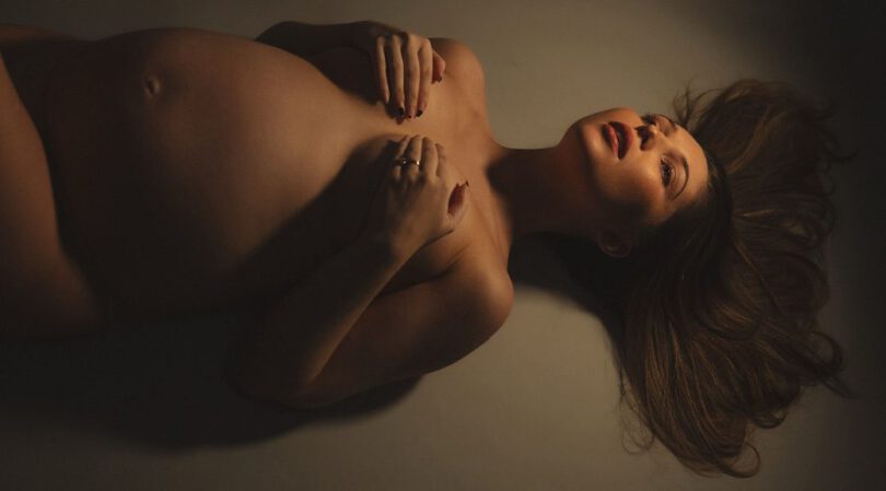 Sammi Hanratty Goes Topless & Pregnant – Unbelievably Beautiful!