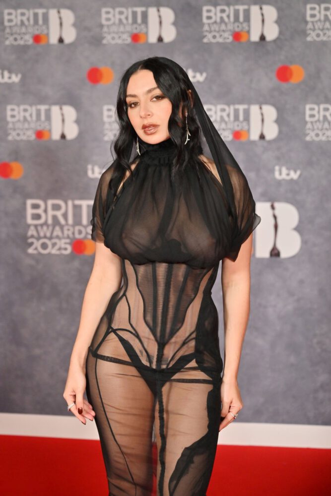 Charli Xcx No Bra Exposed Boobs Brits
