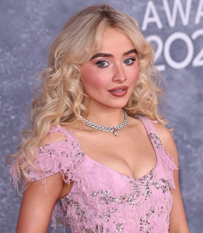 Sabrina Carpenter Sexy Cleavage Brit Awards