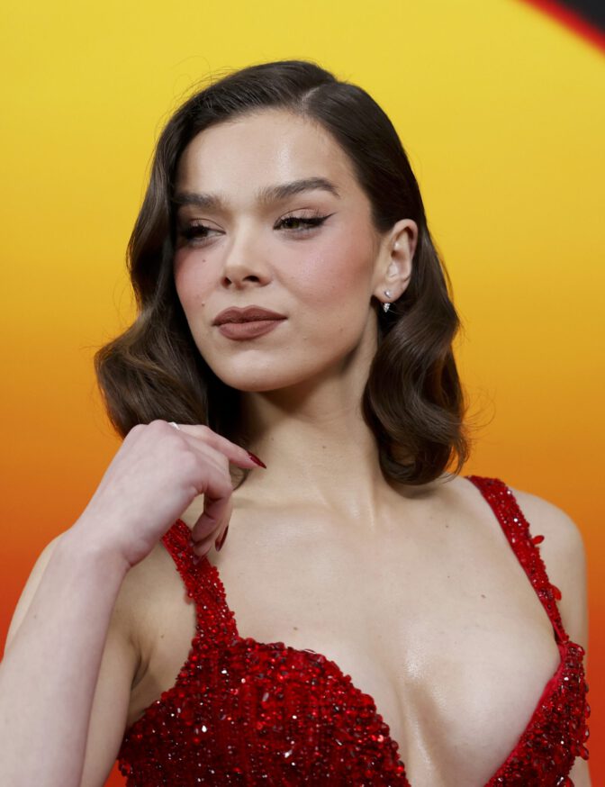 Hailee Steinfeld Sexy Cleavage Red Dress Sinners