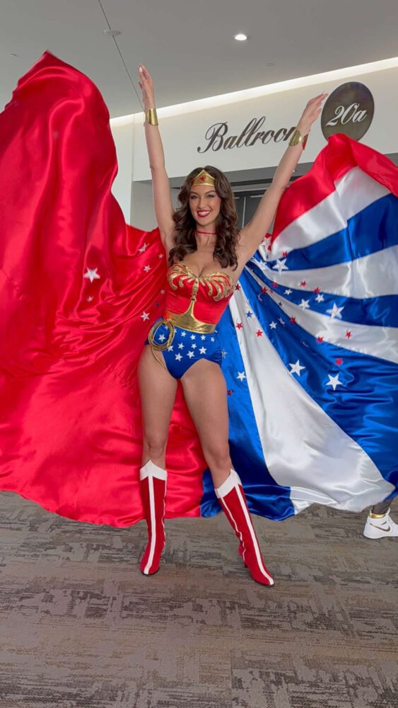 Rachel Pizzolato Busty Wonder Woman Cosplay Comiccon