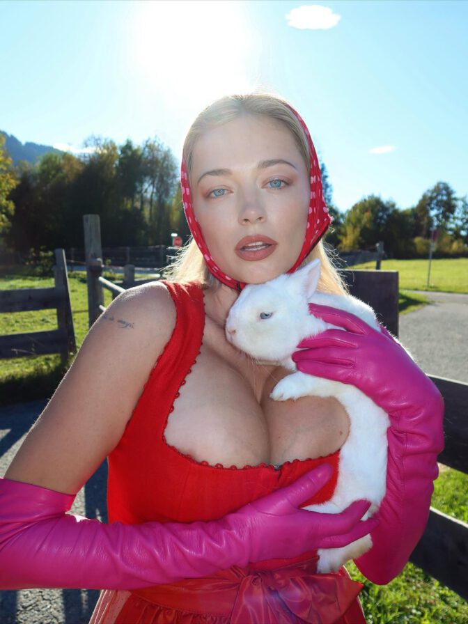 Caroline Vreeland Big Breasts Bunny Cleavage. Ig