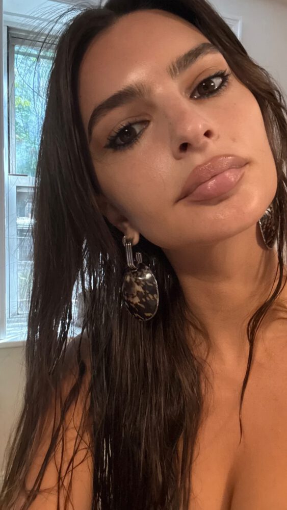 Emily Ratajkowski Sexy Cleavage