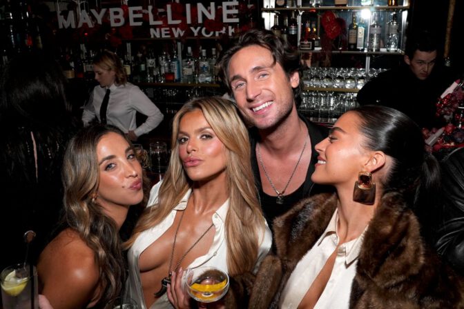 Brooks Nader Near Nipslip Cleavage Maybelline Party La
