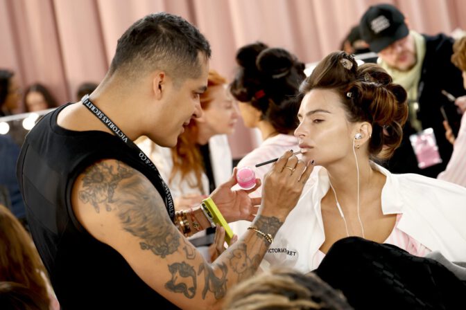 Emily Ratajkowski Vs Fashion Show Pink Lingerie Curve Bombshell