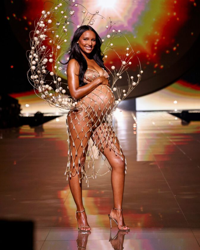 Jasmine Tookes Victorias Secret Fashion Show