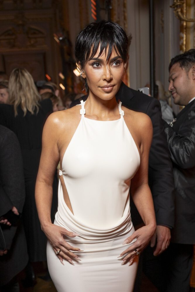 Kim Kardashian Nsfw Sideboob Ass Curves Bof Paris