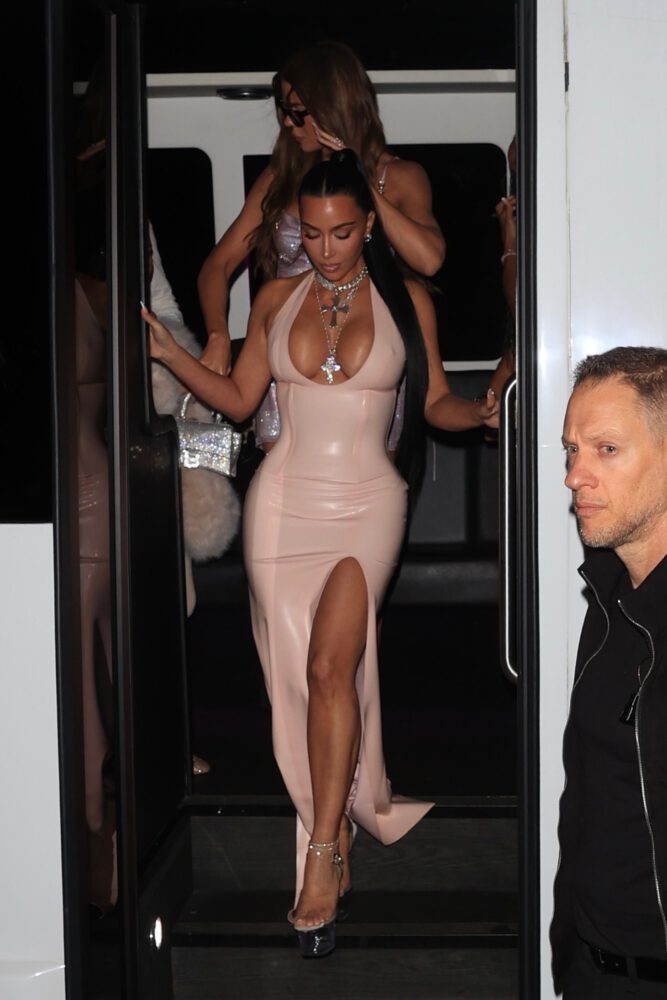 Kim Kardashian Nude Latex Cleavage Kylie Cosmetics Event ()