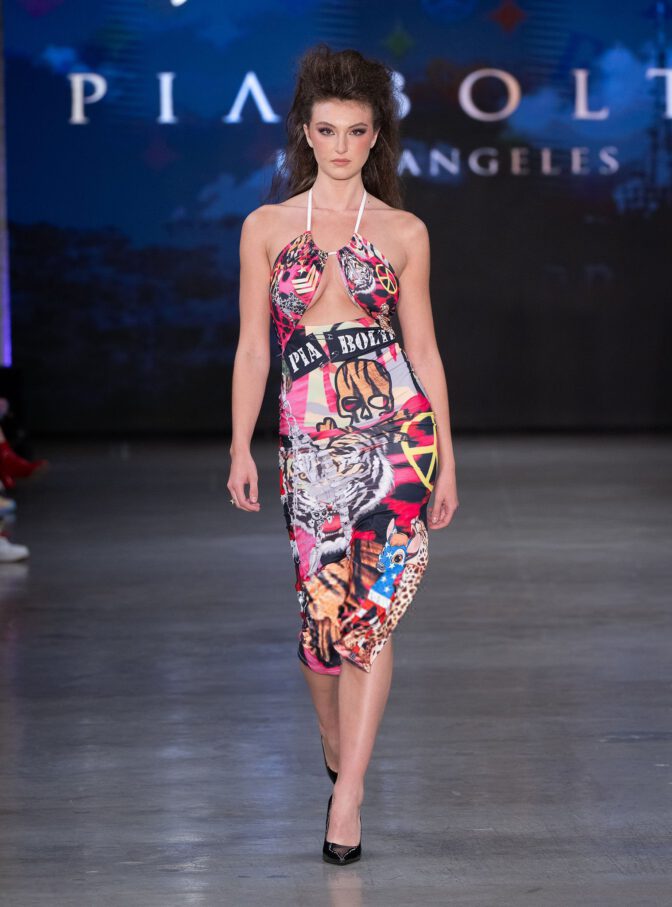 Rachel Pizzolato La Fashion Week Sexy Runway Curves